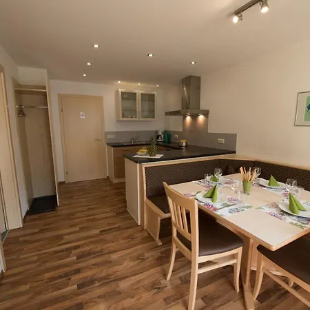 Haus Voglreiter - Inkl Sommerkarte, Zentrale Und Ruhige Lage, Garten Mit Spielplatz كابرون